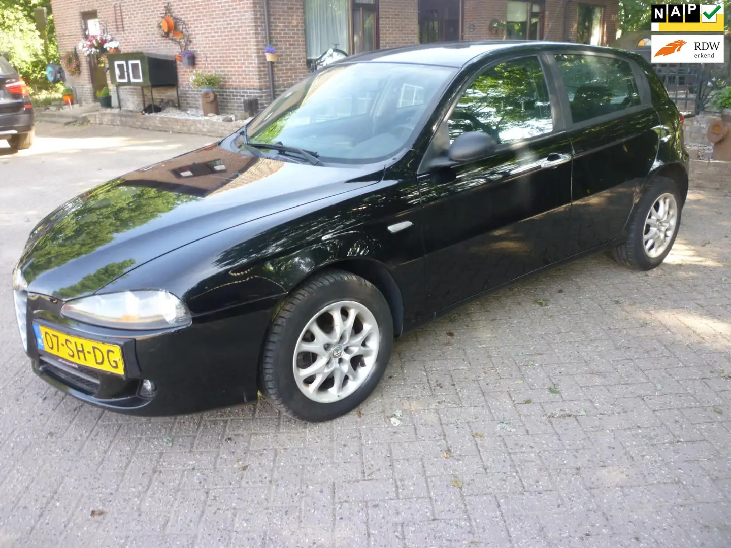 Alfa Romeo 147 1.6 T.Spark Veloce Distinctive Zwart - 1