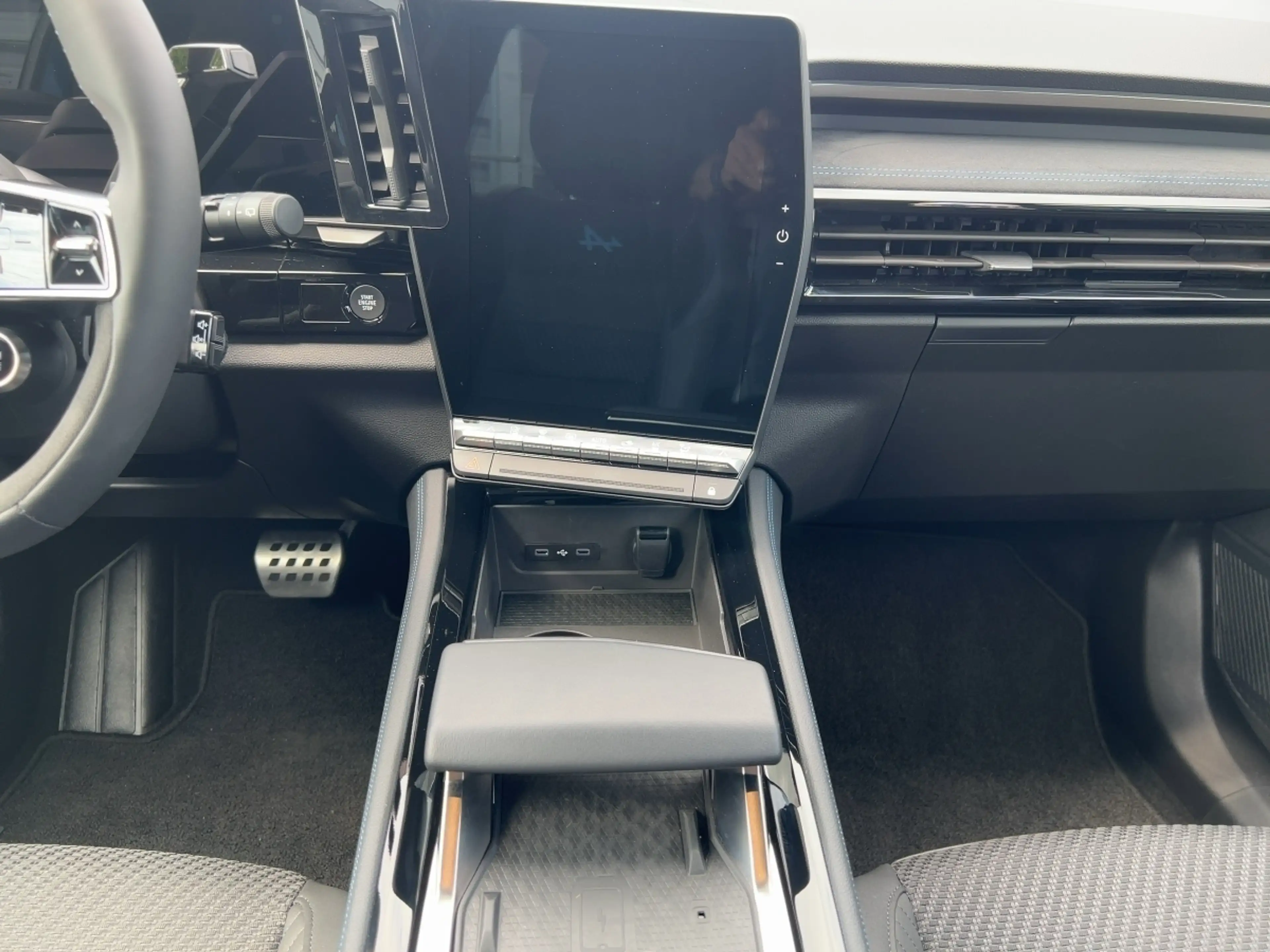 Renault Austral Esprit Alpine Full Hybrid E-Tech 200 PDC — photo 12
