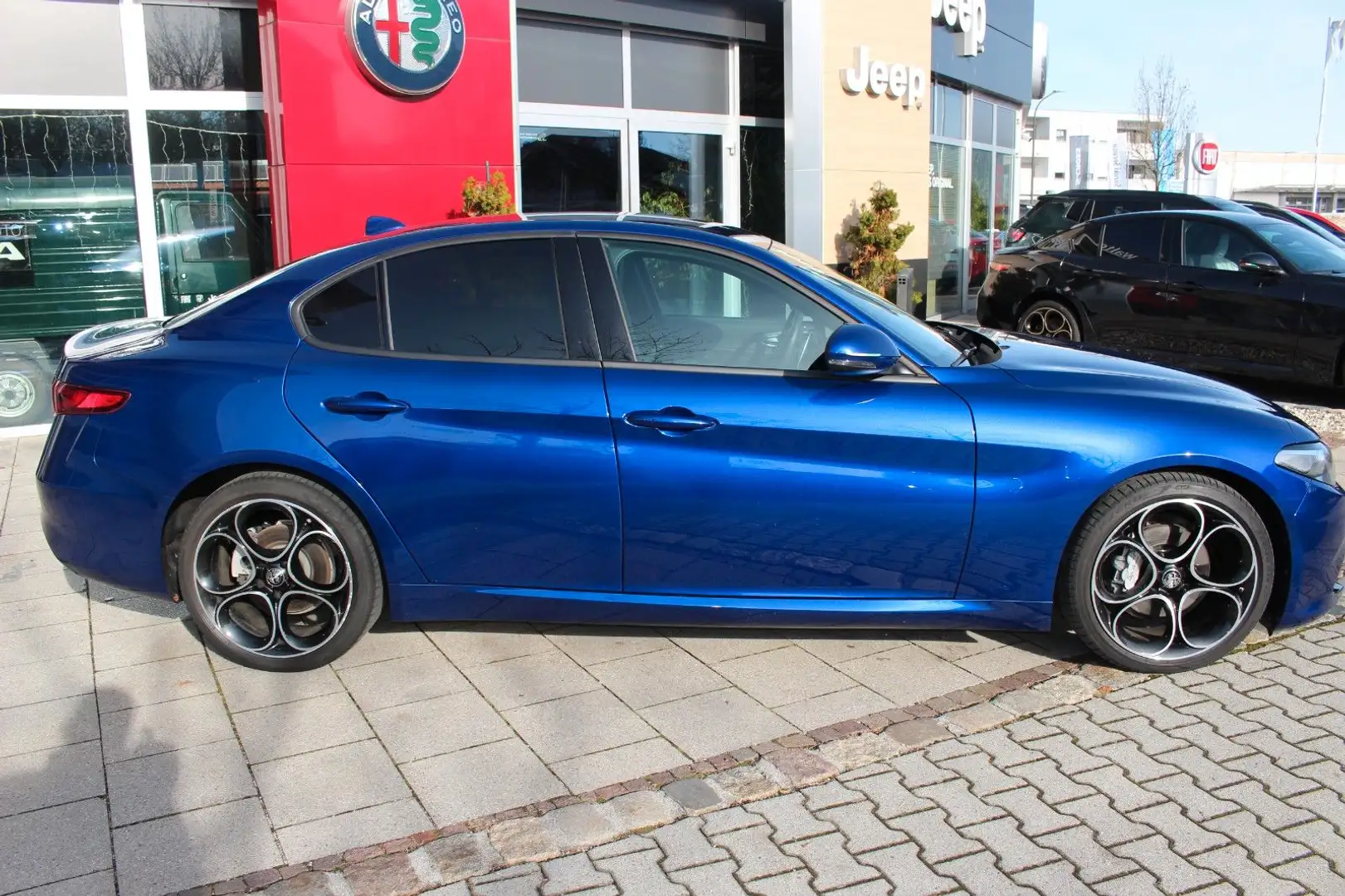 Alfa Romeo Giulia Sprint Werksgarantie bis 08-2027 Blau - 2