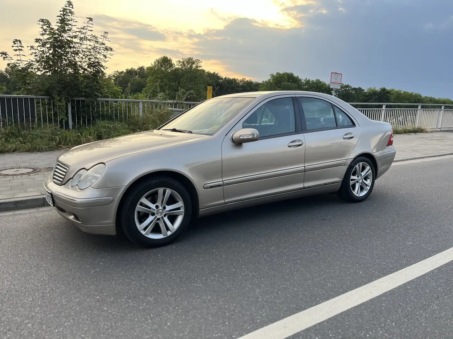 Mercedes-Benz C 180 Elegance - 2