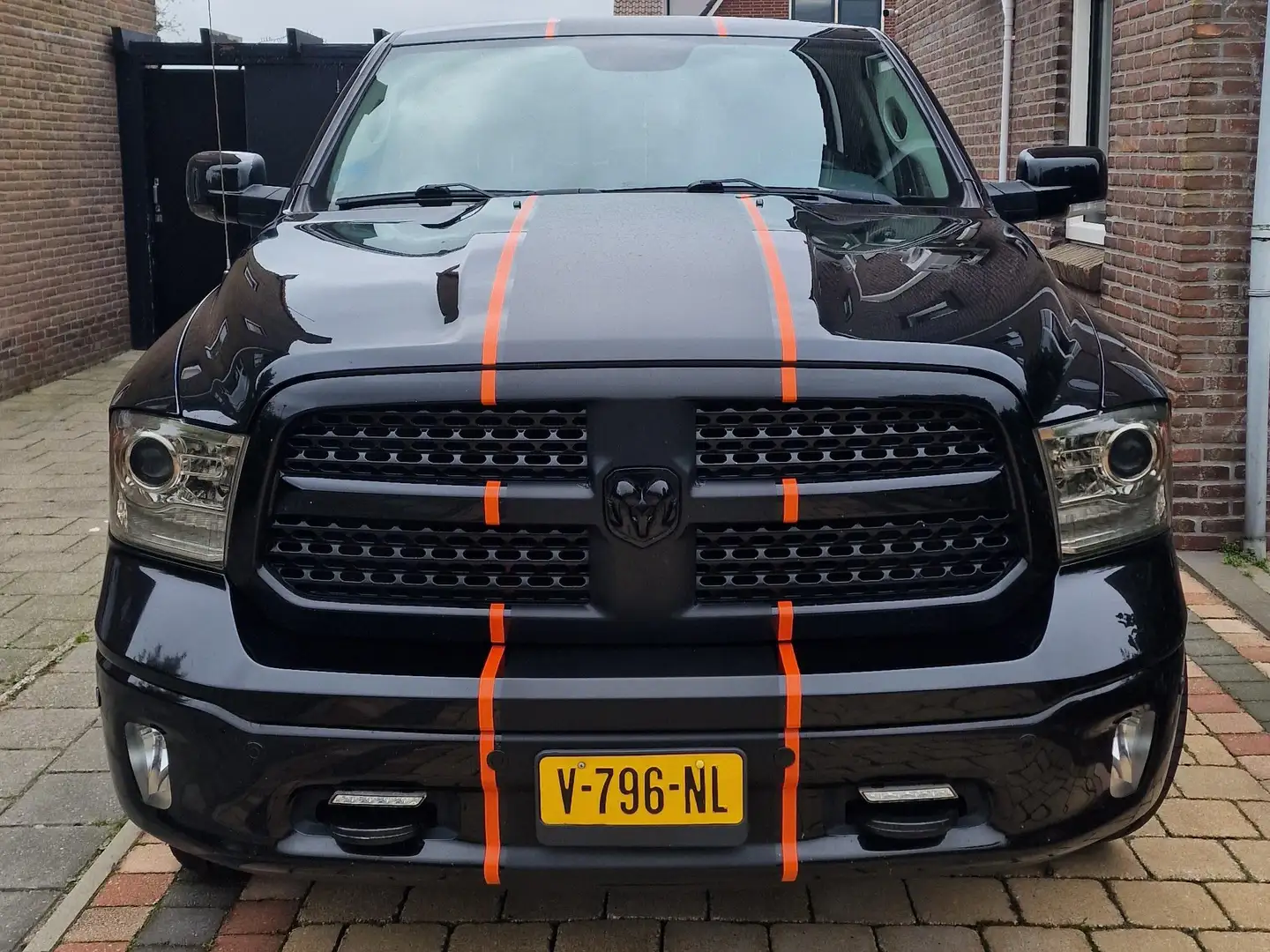 Dodge RAM Laramie 5.7 V8 CC 5'7 Zwart - 1