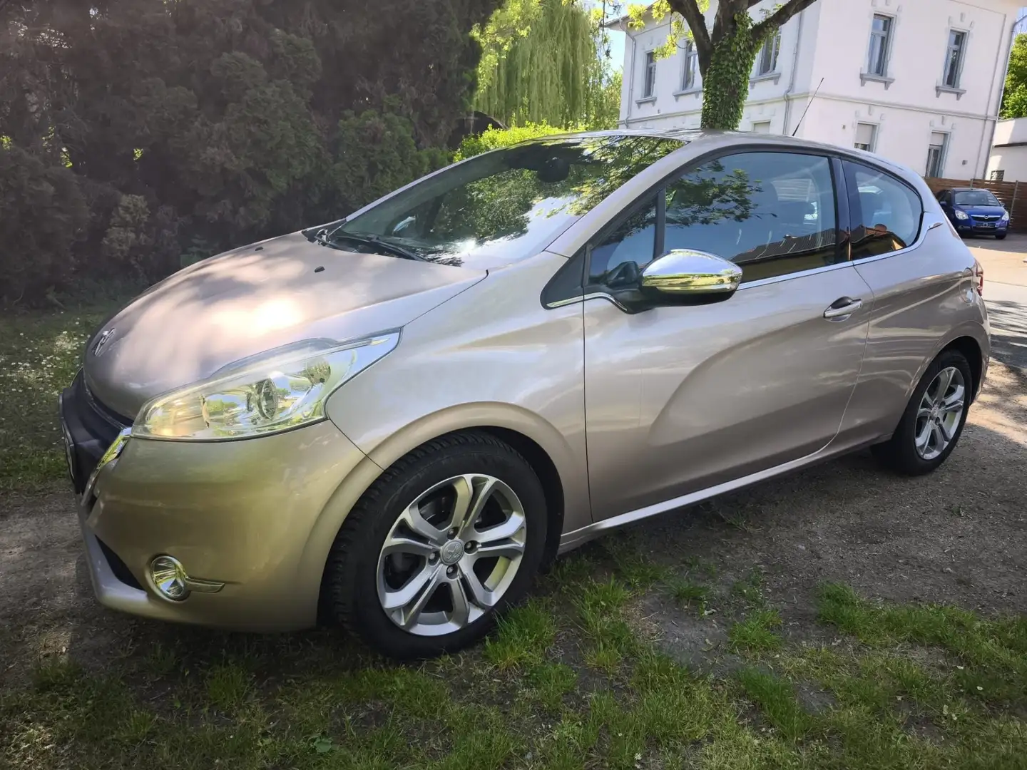 Peugeot 208 82 VTI Active Fialová - 1