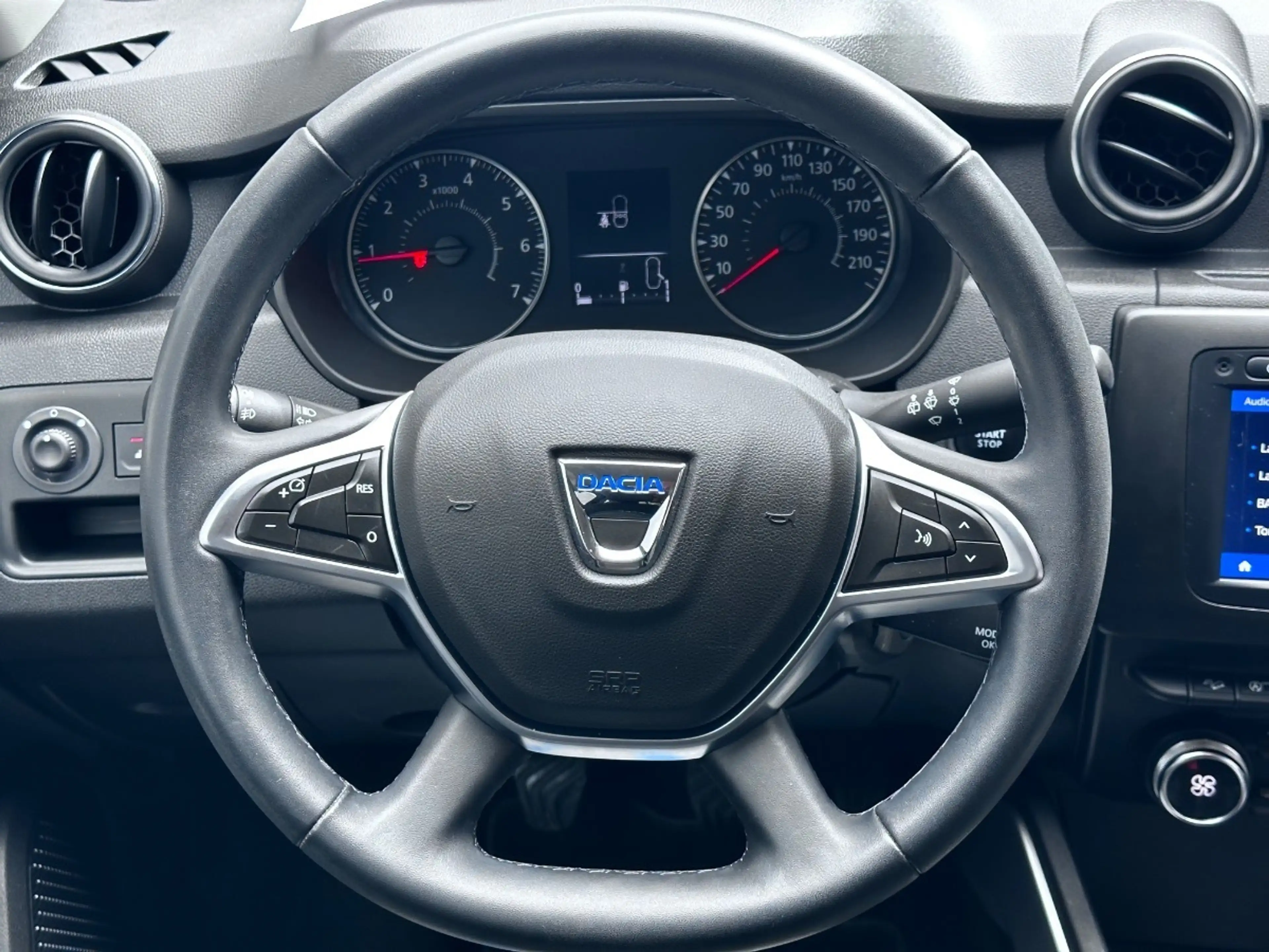 Dacia Duster Anniversary TCe 130 — photo 12