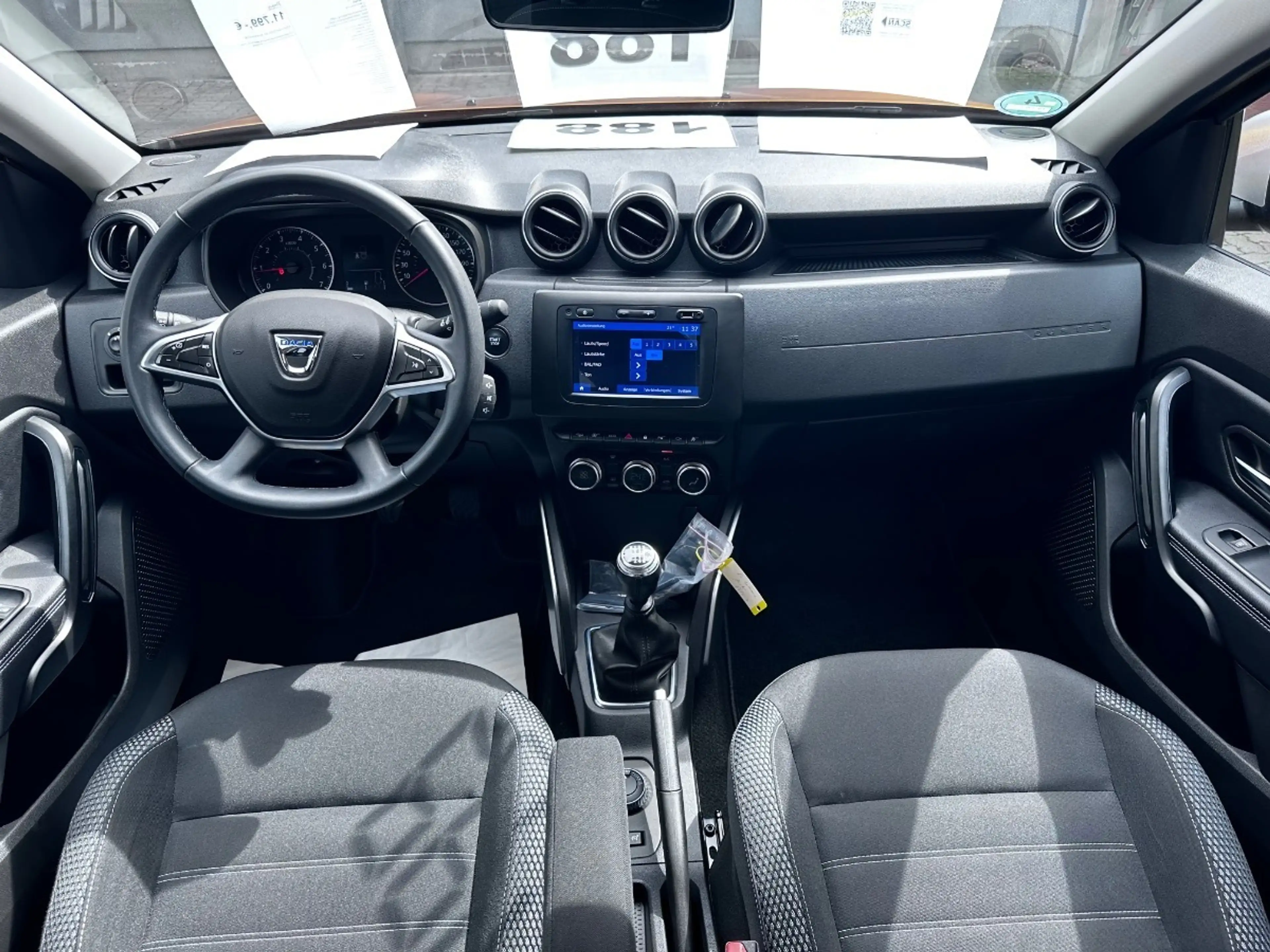 Dacia Duster Anniversary TCe 130 — photo 11