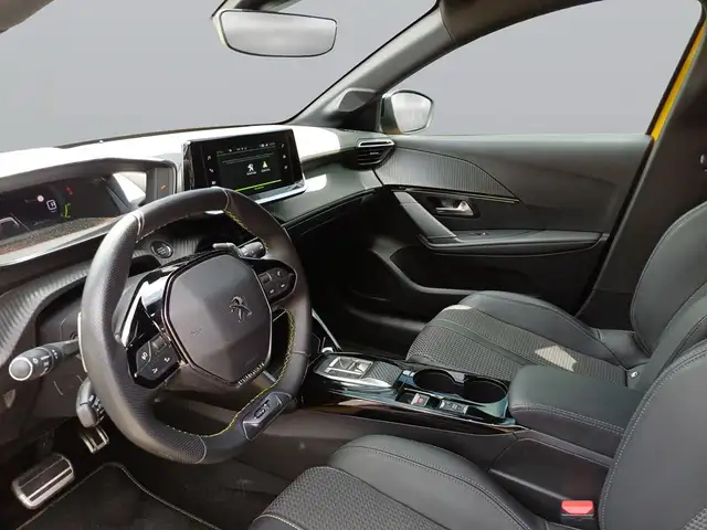 Peugeot 208 view 11