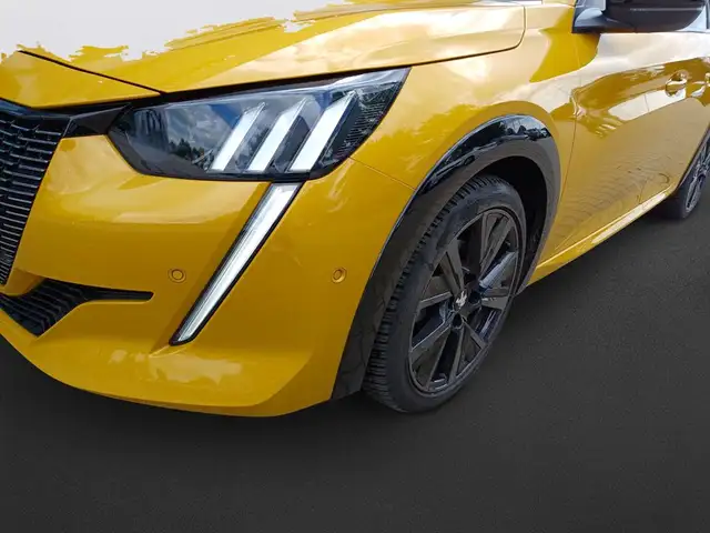 Peugeot 208 view 9