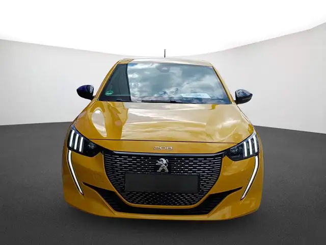 Peugeot 208 view 2