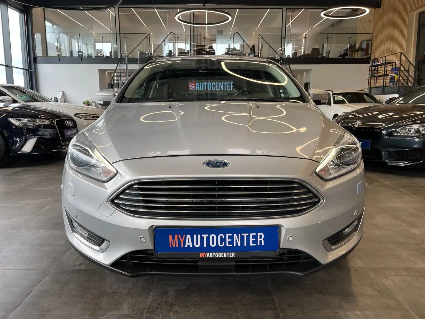 Ford Focus Turnier Titanium *ACC*NAVI*LKHZ*SPURASSIST Stříbrná - 2