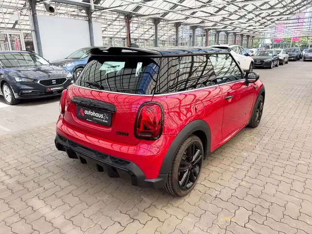 Mini Hatch view 5