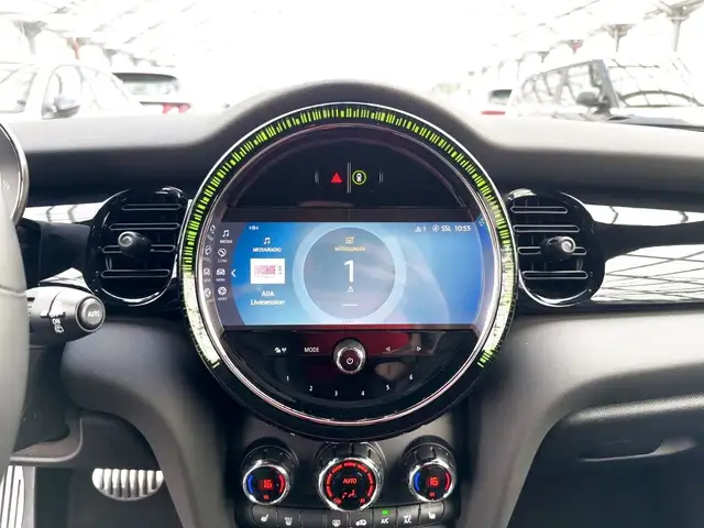Mini Hatch view 12