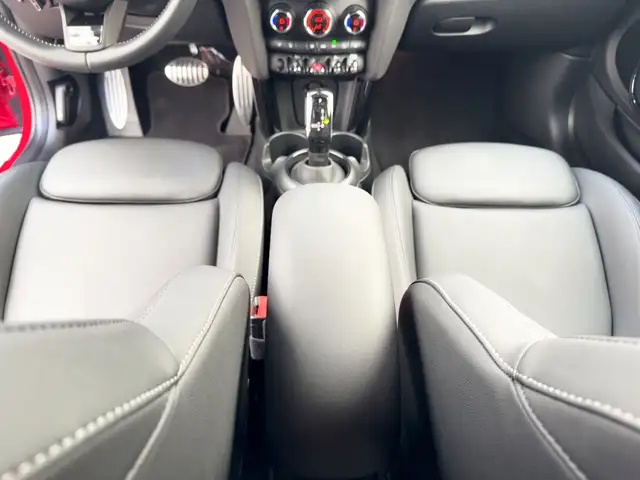 Mini Hatch view 14