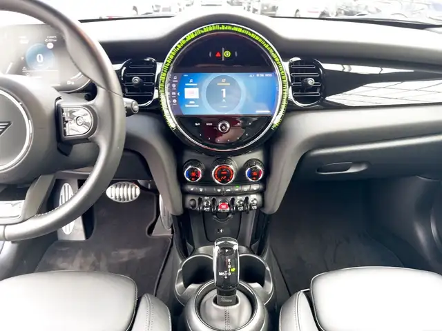 Mini Hatch view 11