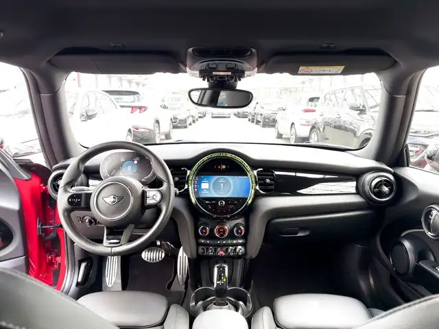 Mini Hatch view 9