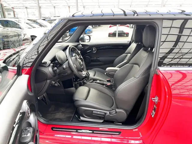 Mini Hatch view 8