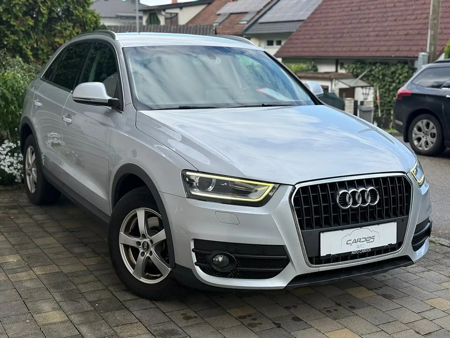 Audi Q3 2,0 TDI DPF Grau - 1