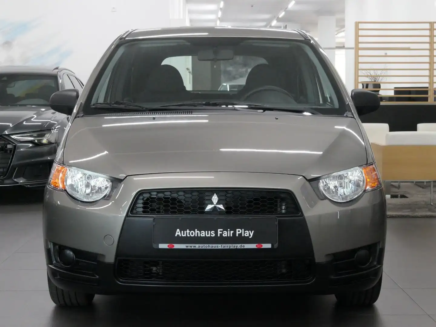 Mitsubishi Colt Lim. 5-trg. Inform KLIMA/UNFALLFREI/1.HAND! Grijs - 2
