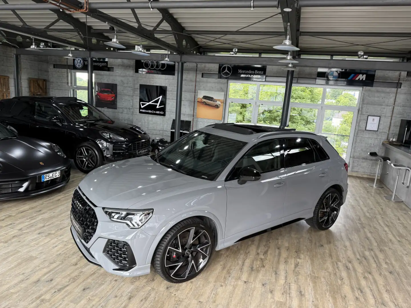 Audi RS Q3 2.5 TFSI quattro*PANO*360°KAM*AHK*B&O*ACC* Grijs - 2