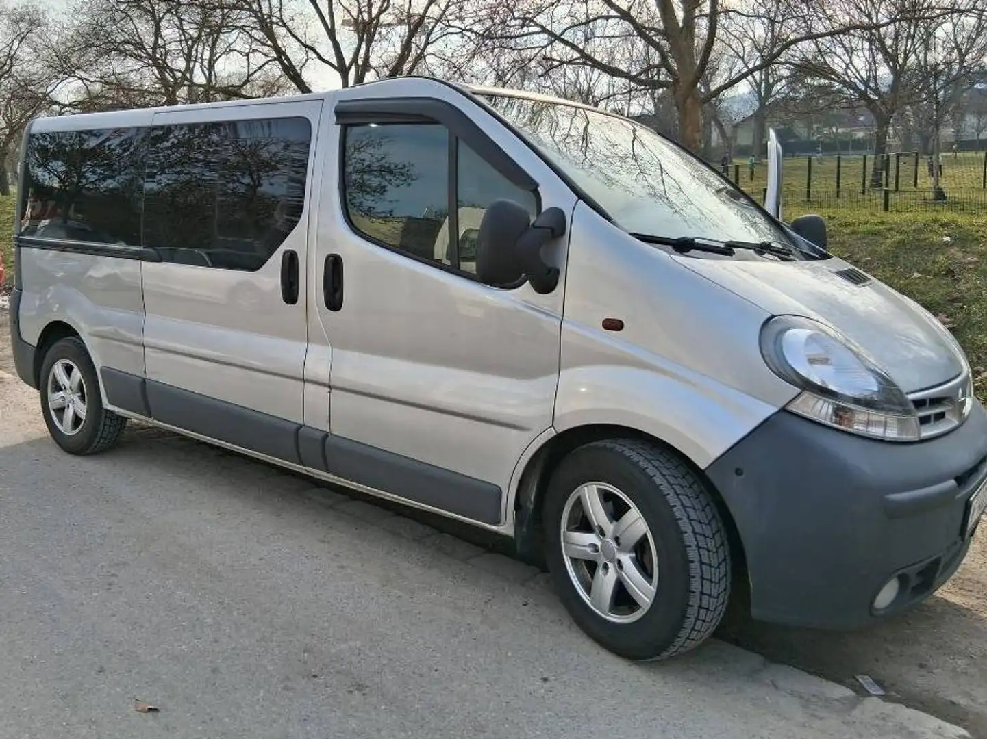 Nissan Primastar Primastar Kombi L2H1 2,5 TD 2,9t Silber - 2