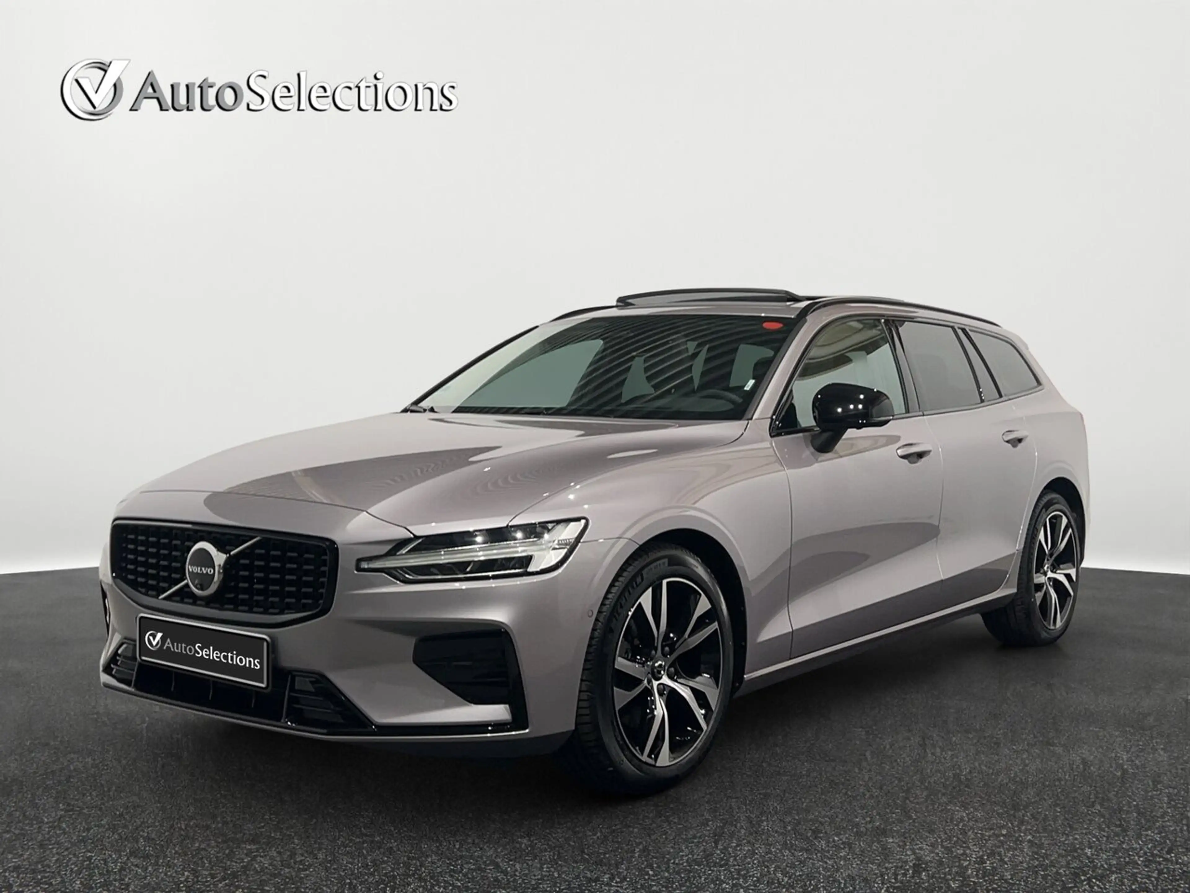 Volvo V60 B4 PLUS DARK/PANO/HEAD-UP /360°
