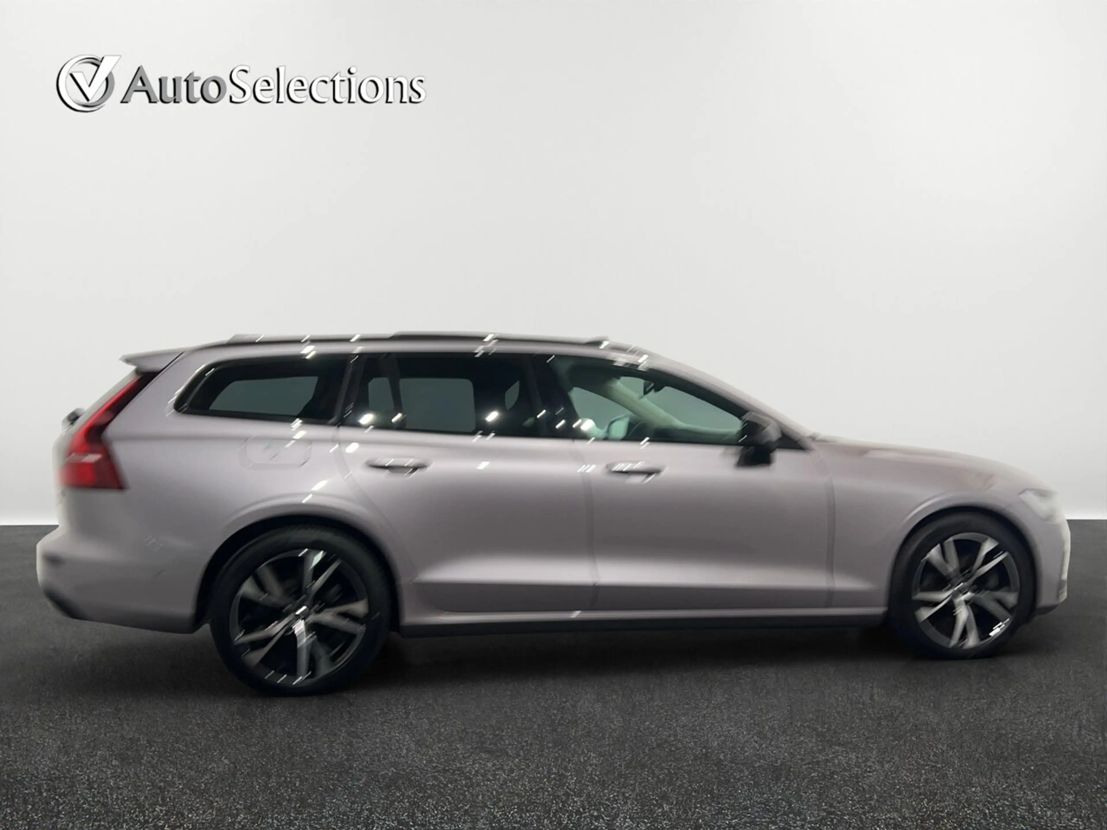 Volvo V60 B4 PLUS DARK/PANO/HEAD-UP /360° — photo 6