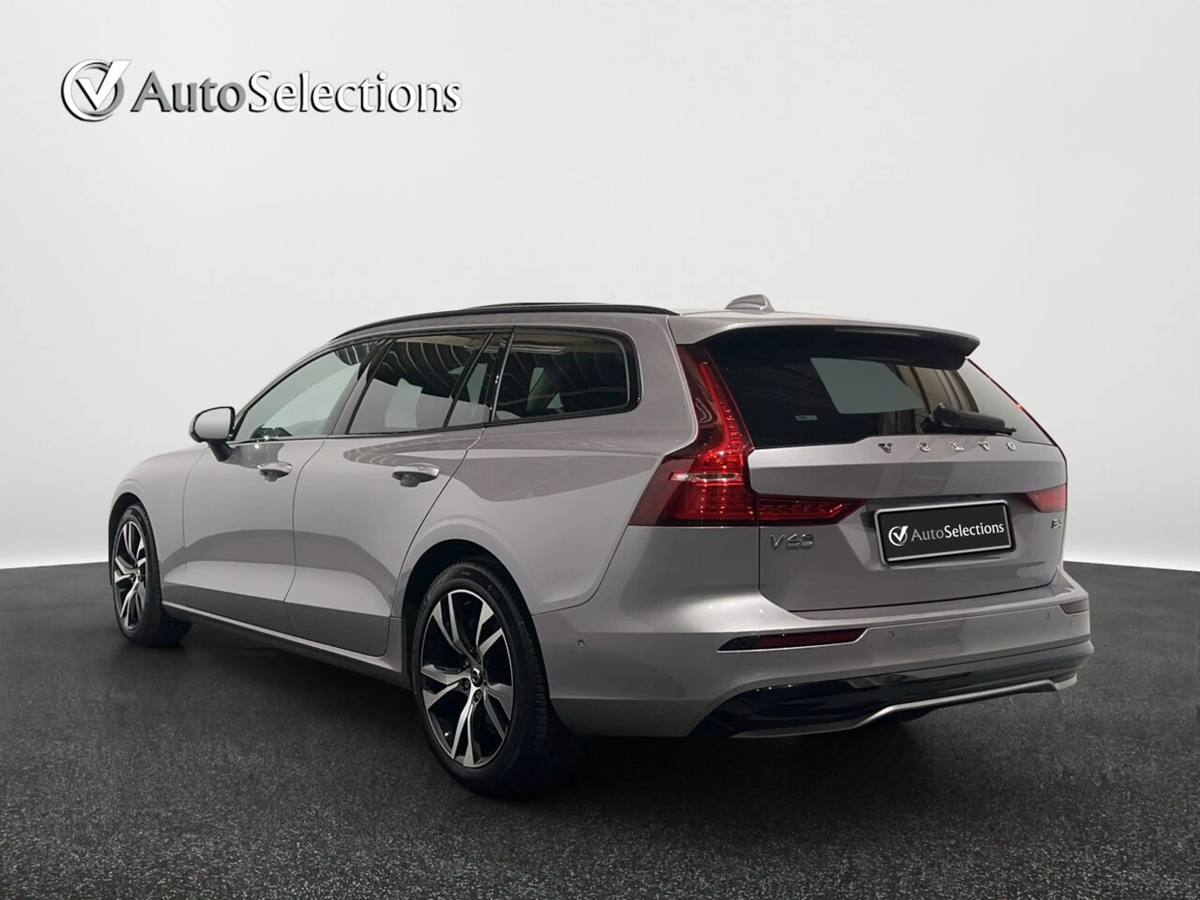 Volvo V60 B4 PLUS DARK/PANO/HEAD-UP /360° — photo 7