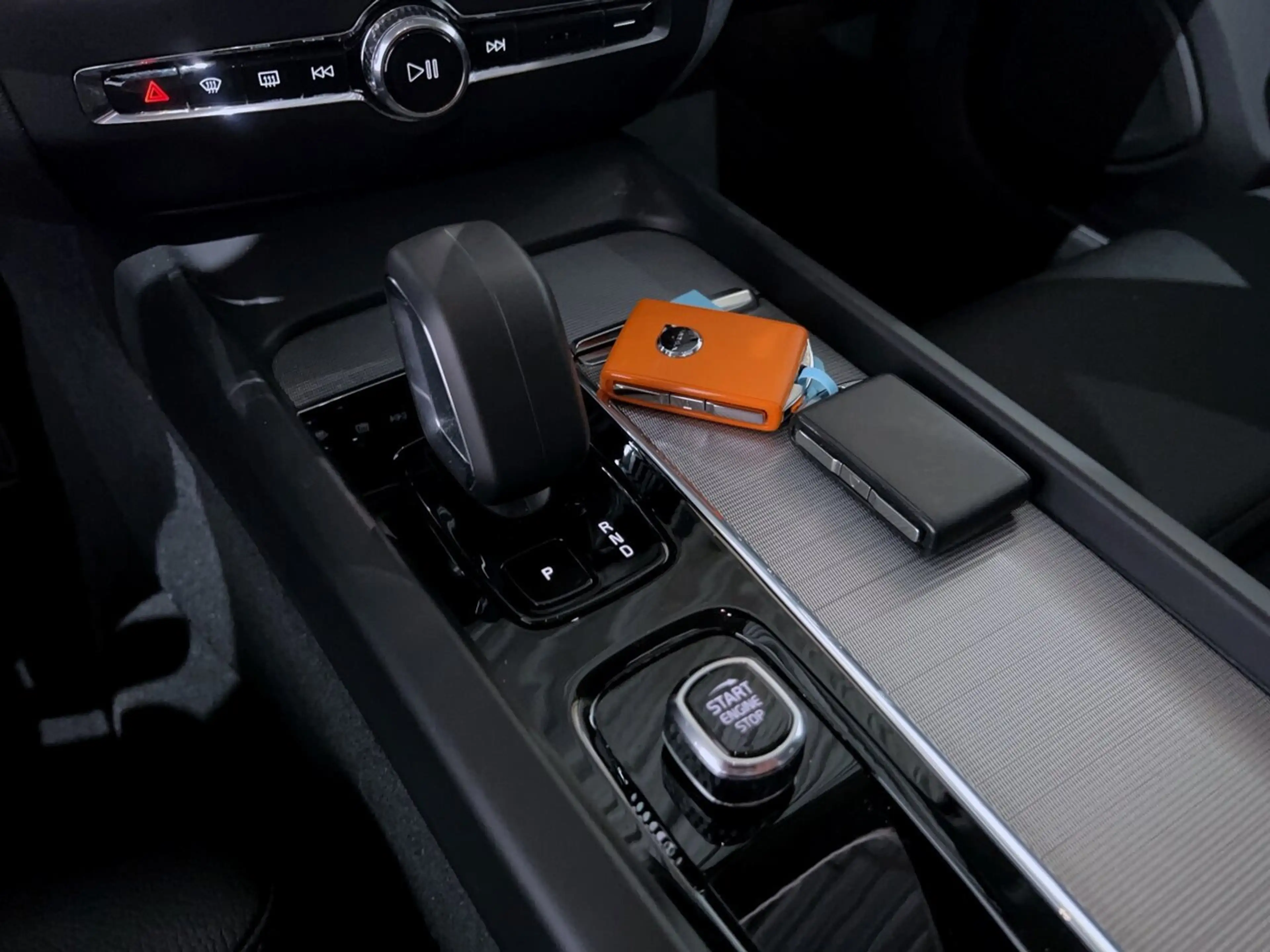 Volvo V60 B4 PLUS DARK/PANO/HEAD-UP /360° — photo 11