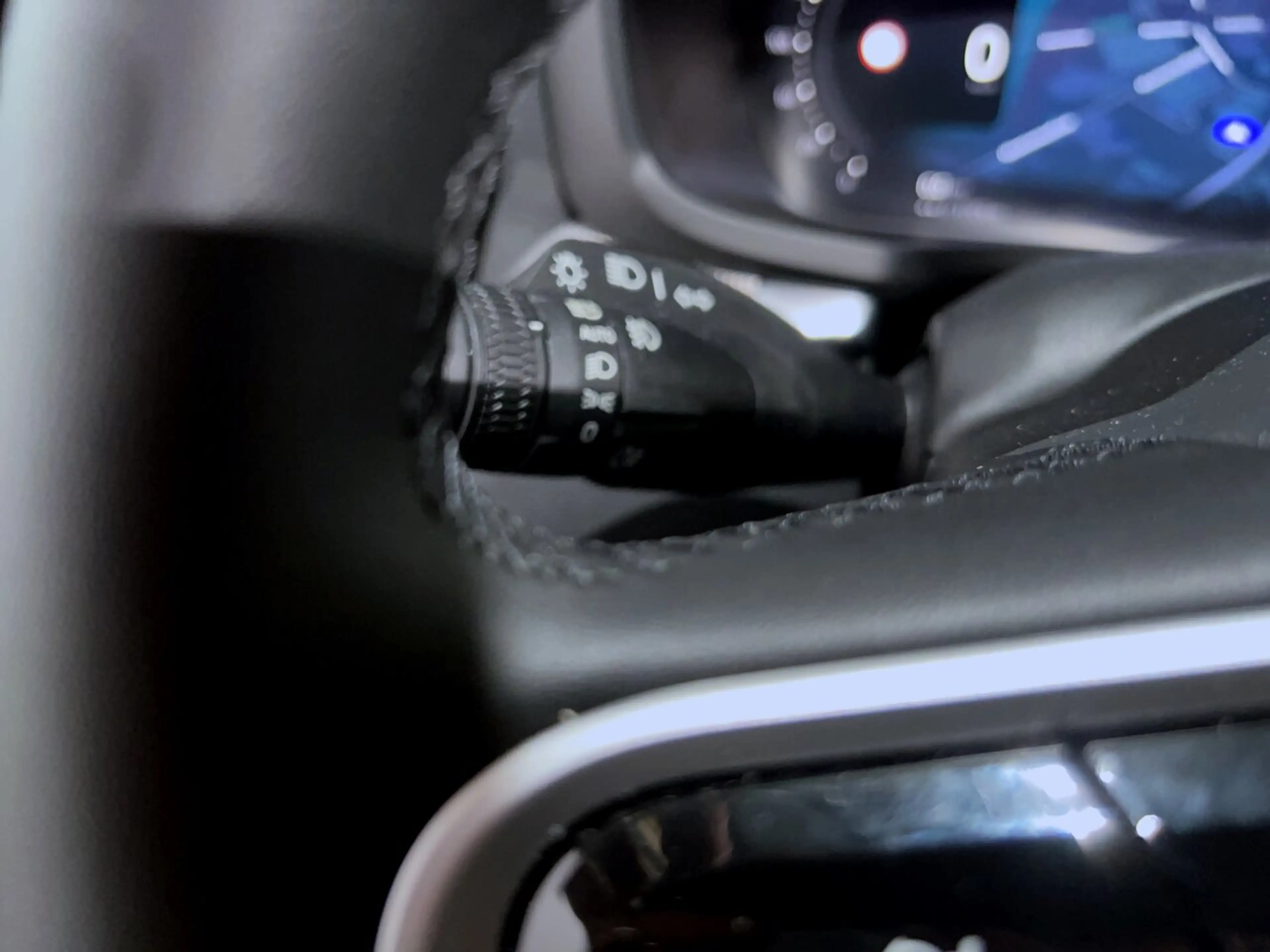 Volvo V60 B4 PLUS DARK/PANO/HEAD-UP /360° — photo 12