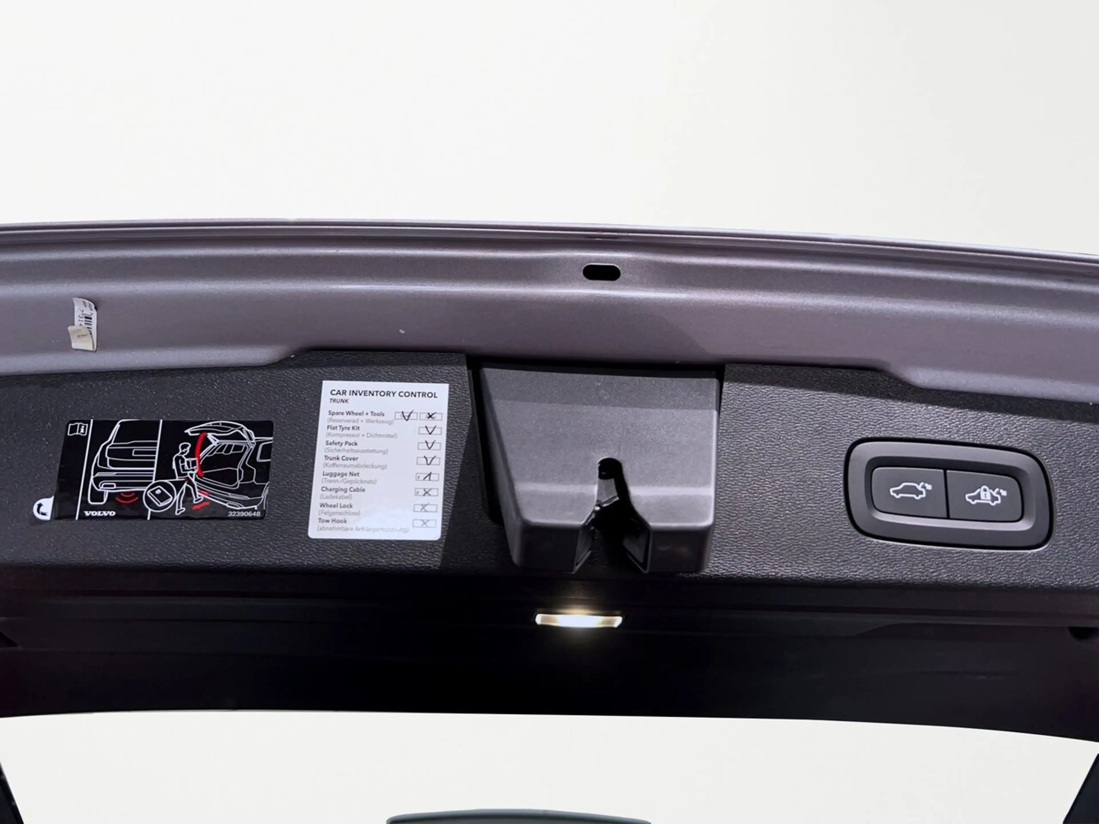 Volvo V60 B4 PLUS DARK/PANO/HEAD-UP /360° — photo 15