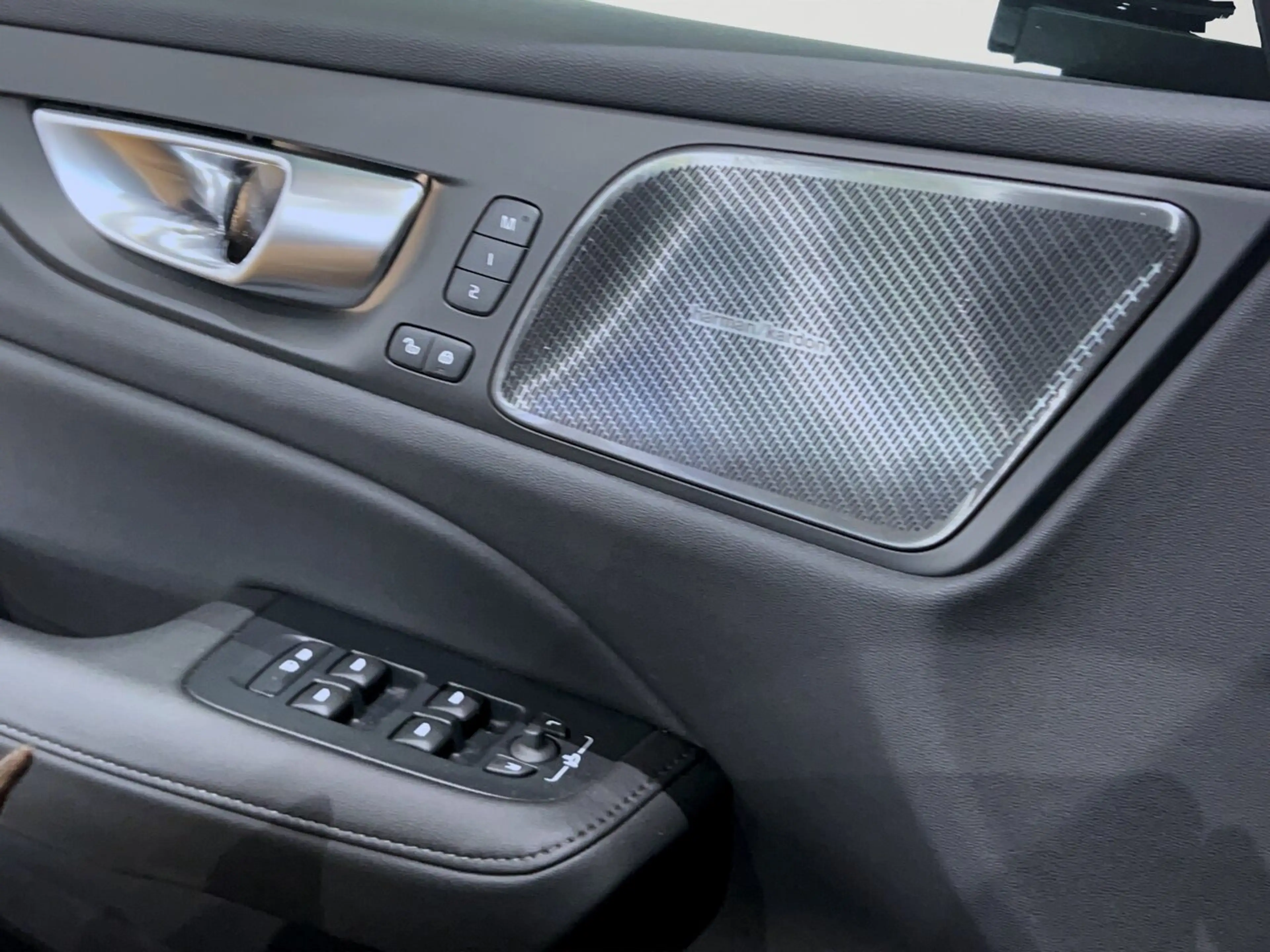 Volvo V60 B4 PLUS DARK/PANO/HEAD-UP /360° — photo 9