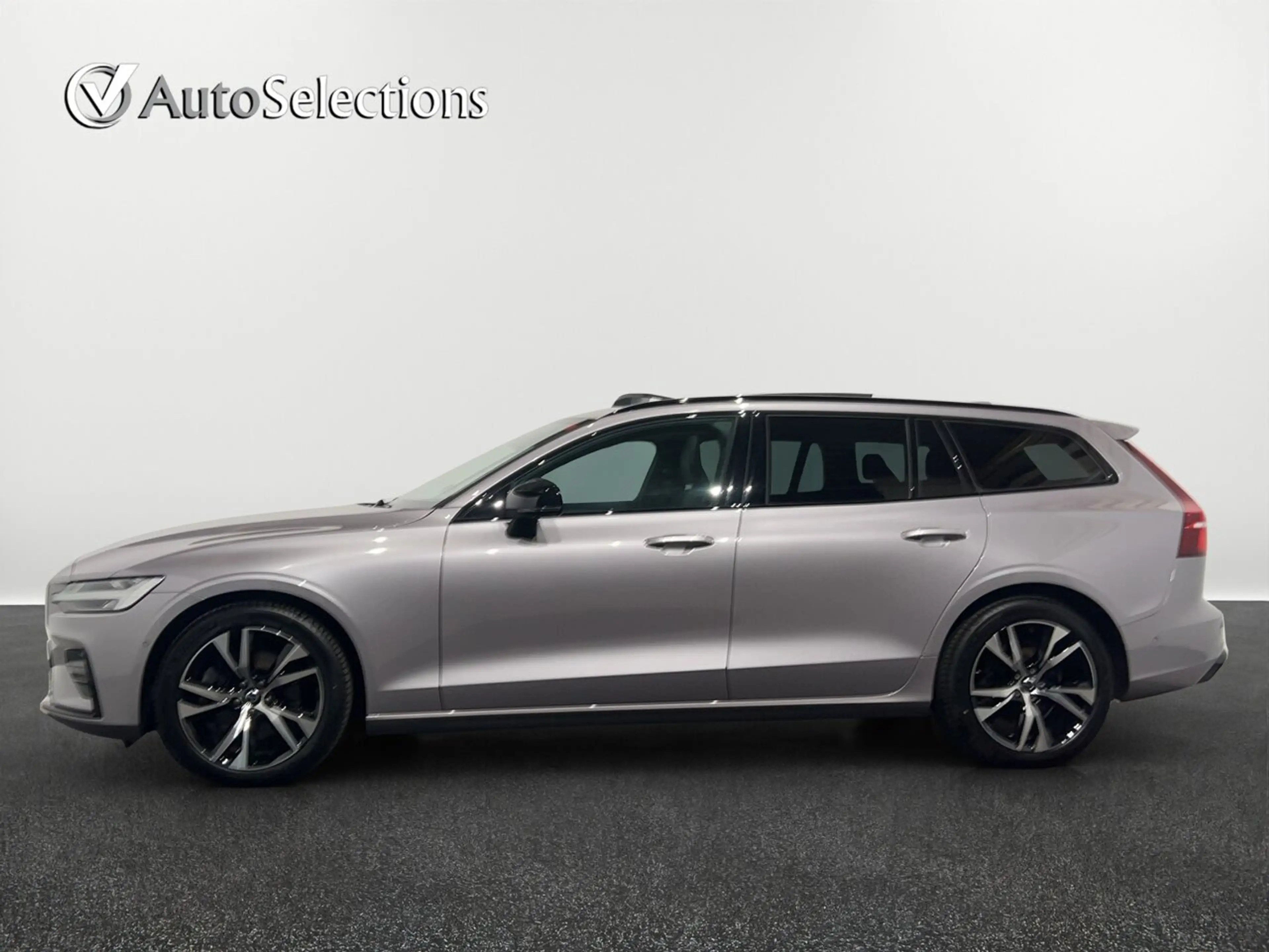 Volvo V60 B4 PLUS DARK/PANO/HEAD-UP /360° — photo 4