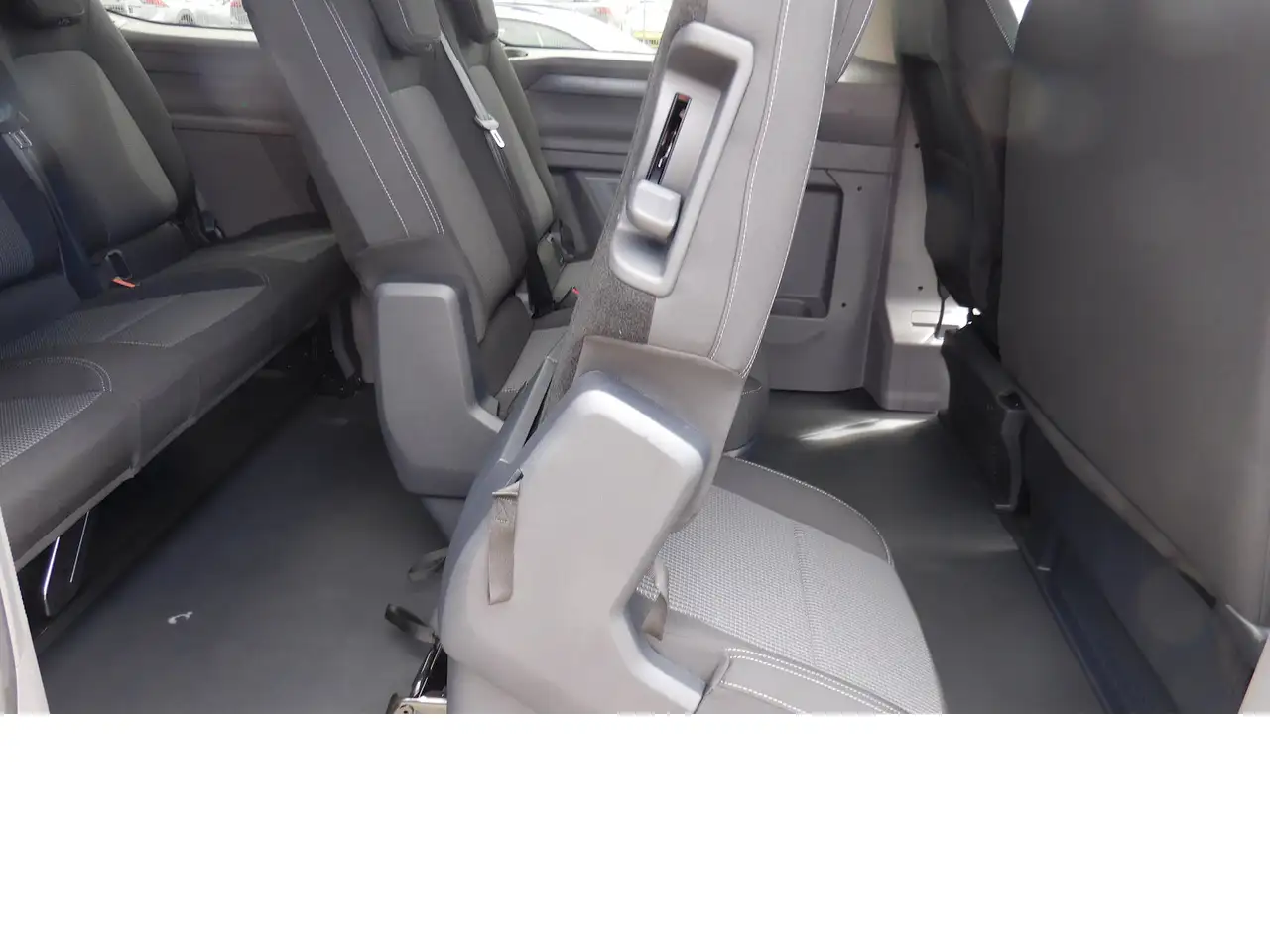 Volkswagen T7 Caravelle Elektro 9 Sitze Navi Klima, миниатюра 17
