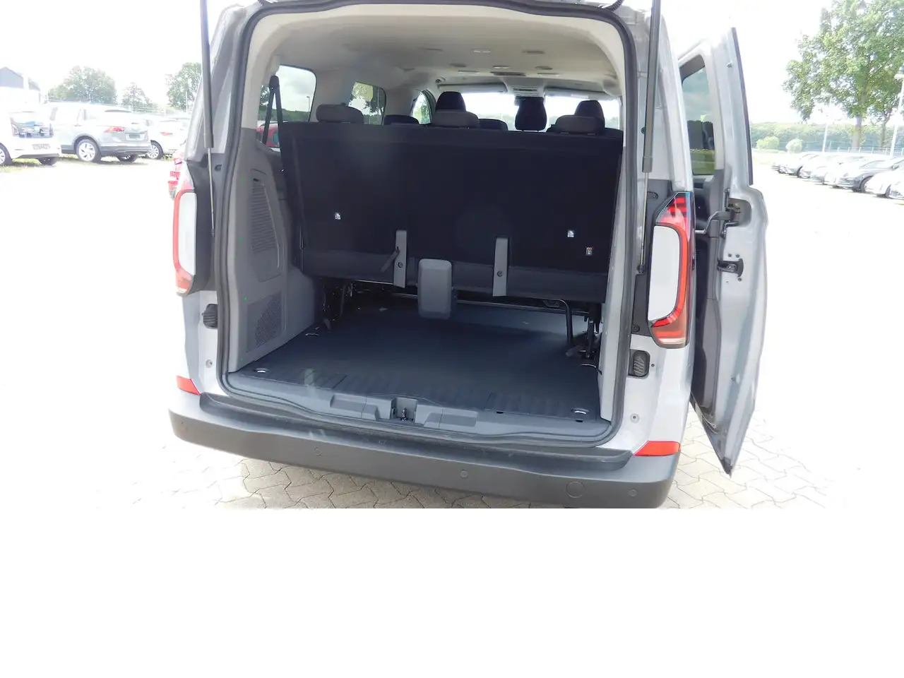 Volkswagen T7 Caravelle Elektro 9 Sitze Navi Klima, миниатюра 4