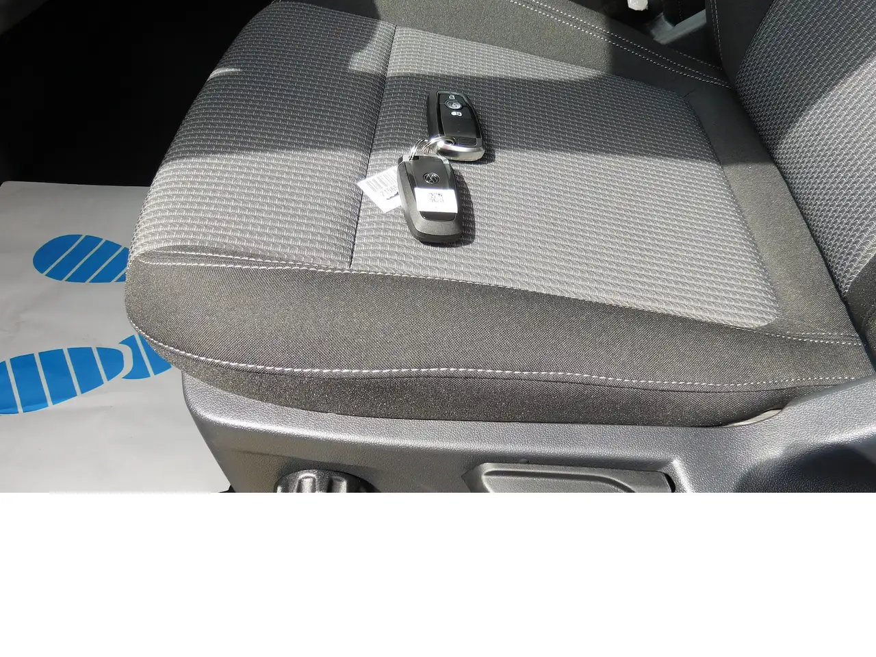 Volkswagen T7 Caravelle Elektro 9 Sitze Navi Klima, миниатюра 27