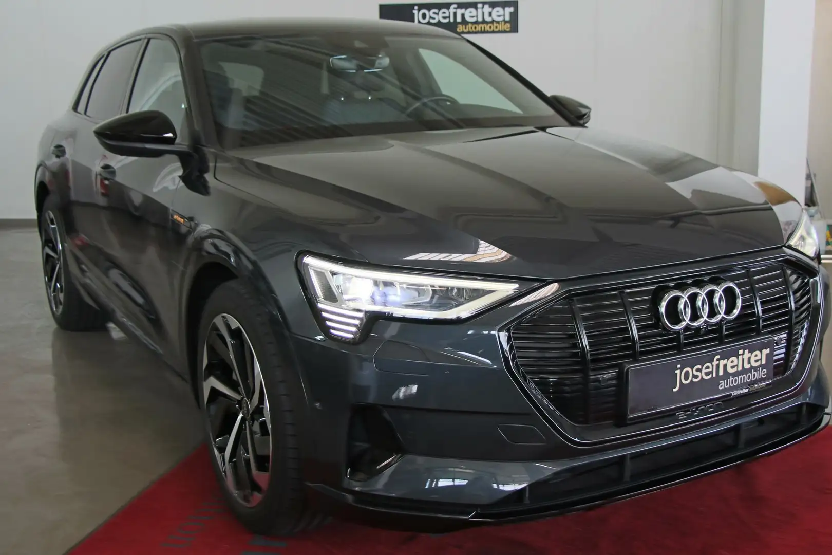 Audi e-tron 50 quattro advanced NP € 87.600,- Gris - 1