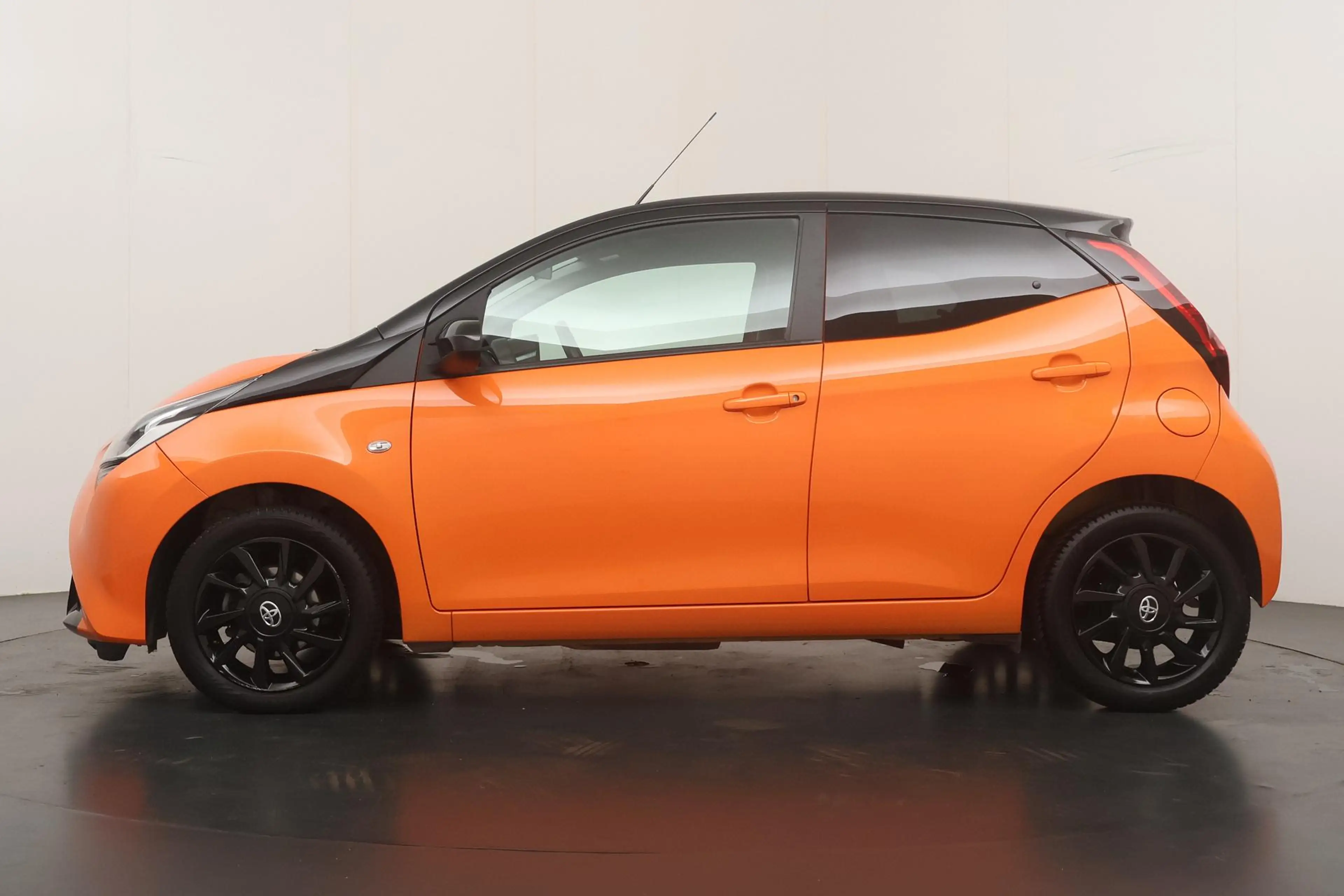 Toyota Aygo 1.0 VVT-i x-cite | Parkeer Camera | Apple Carplay/ — photo 3