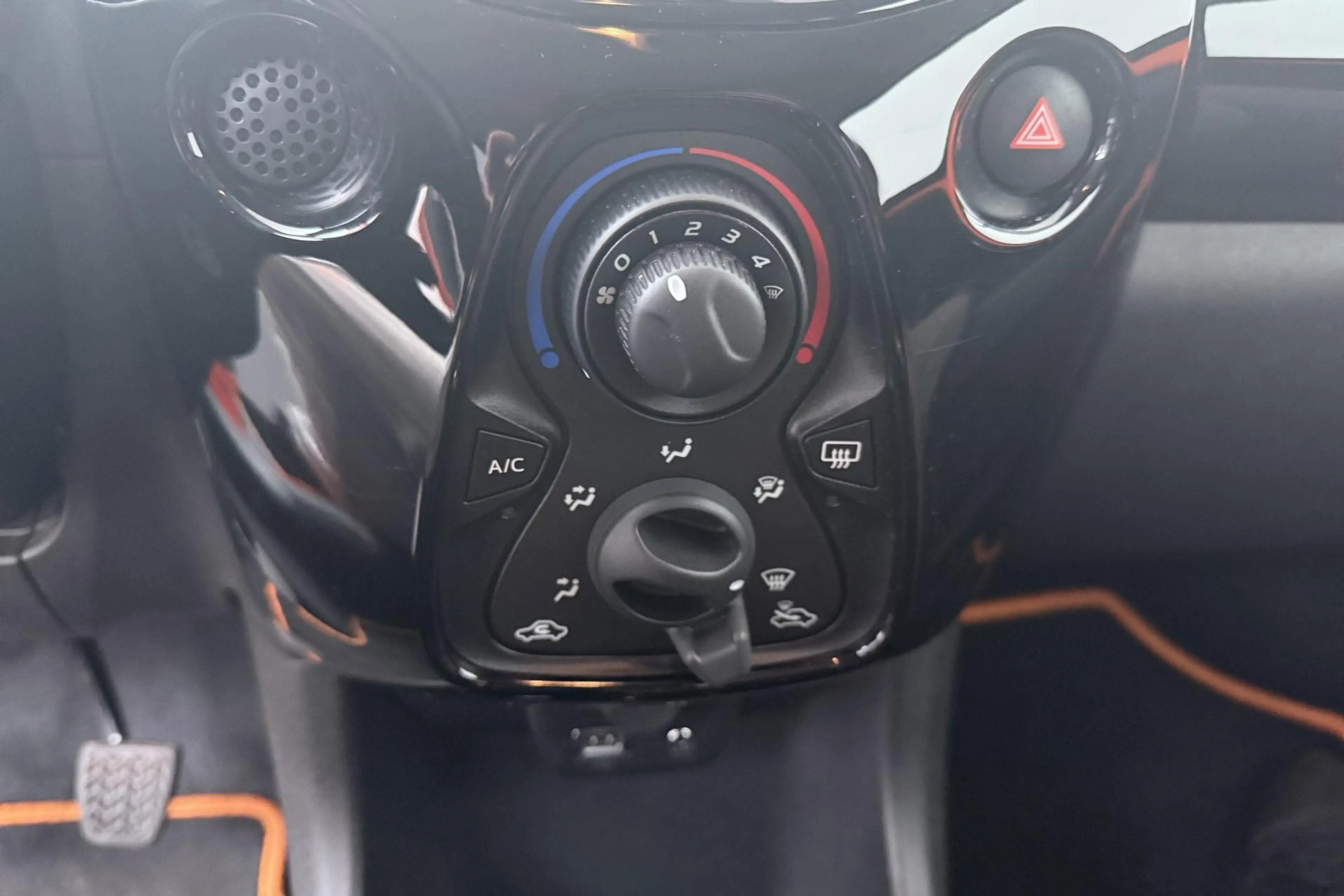 Toyota Aygo 1.0 VVT-i x-cite | Parkeer Camera | Apple Carplay/ — photo 7