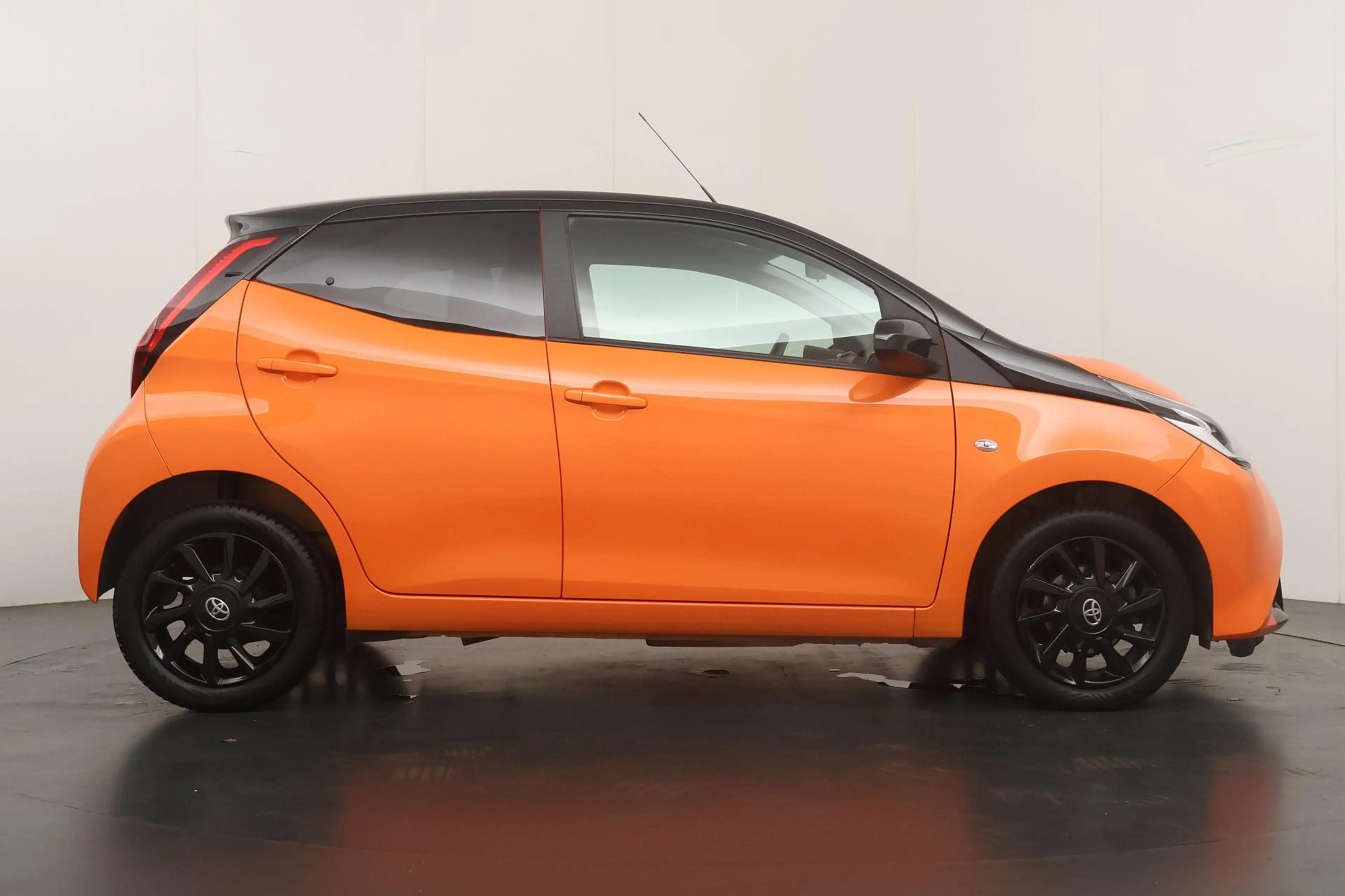Toyota Aygo 1.0 VVT-i x-cite | Parkeer Camera | Apple Carplay/ — photo 12