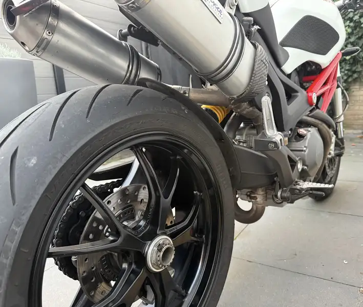 Ducati Monster 796 - foto 8