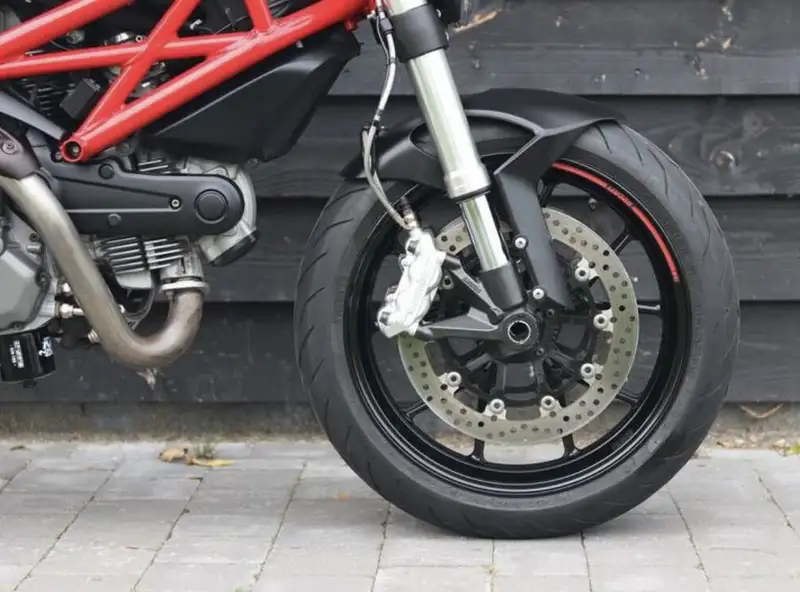Ducati Monster 796 - foto 3