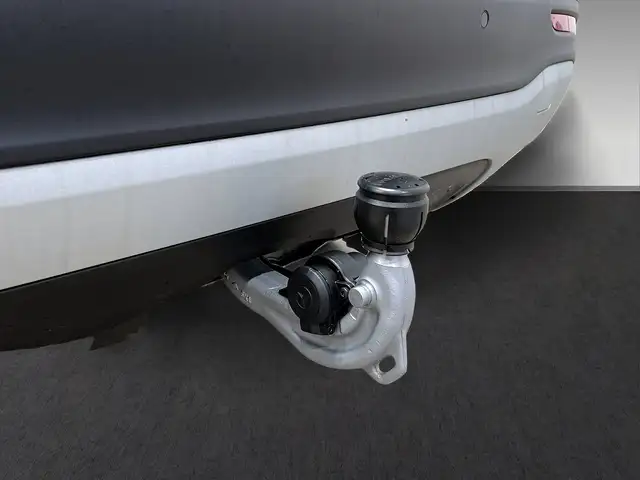 Mercedes-Benz GLB view 11