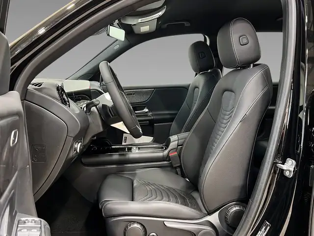 Mercedes-Benz GLB view 8
