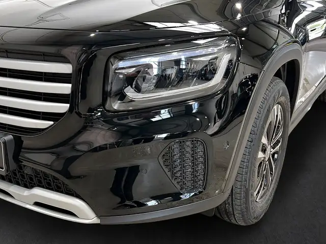 Mercedes-Benz GLB view 15