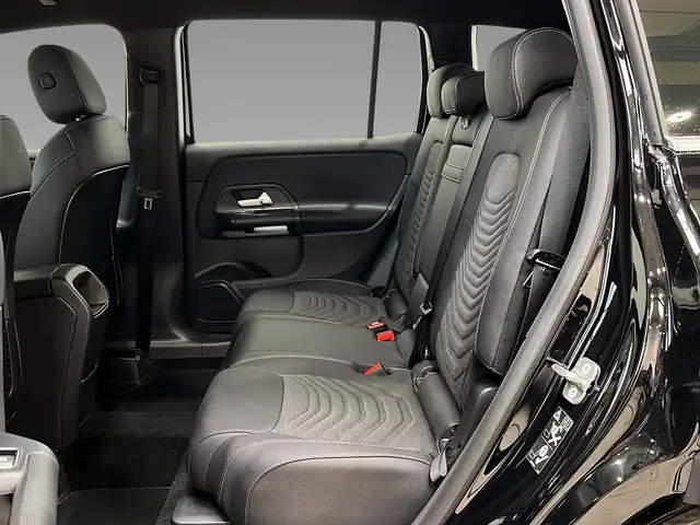 Mercedes-Benz GLB view 9