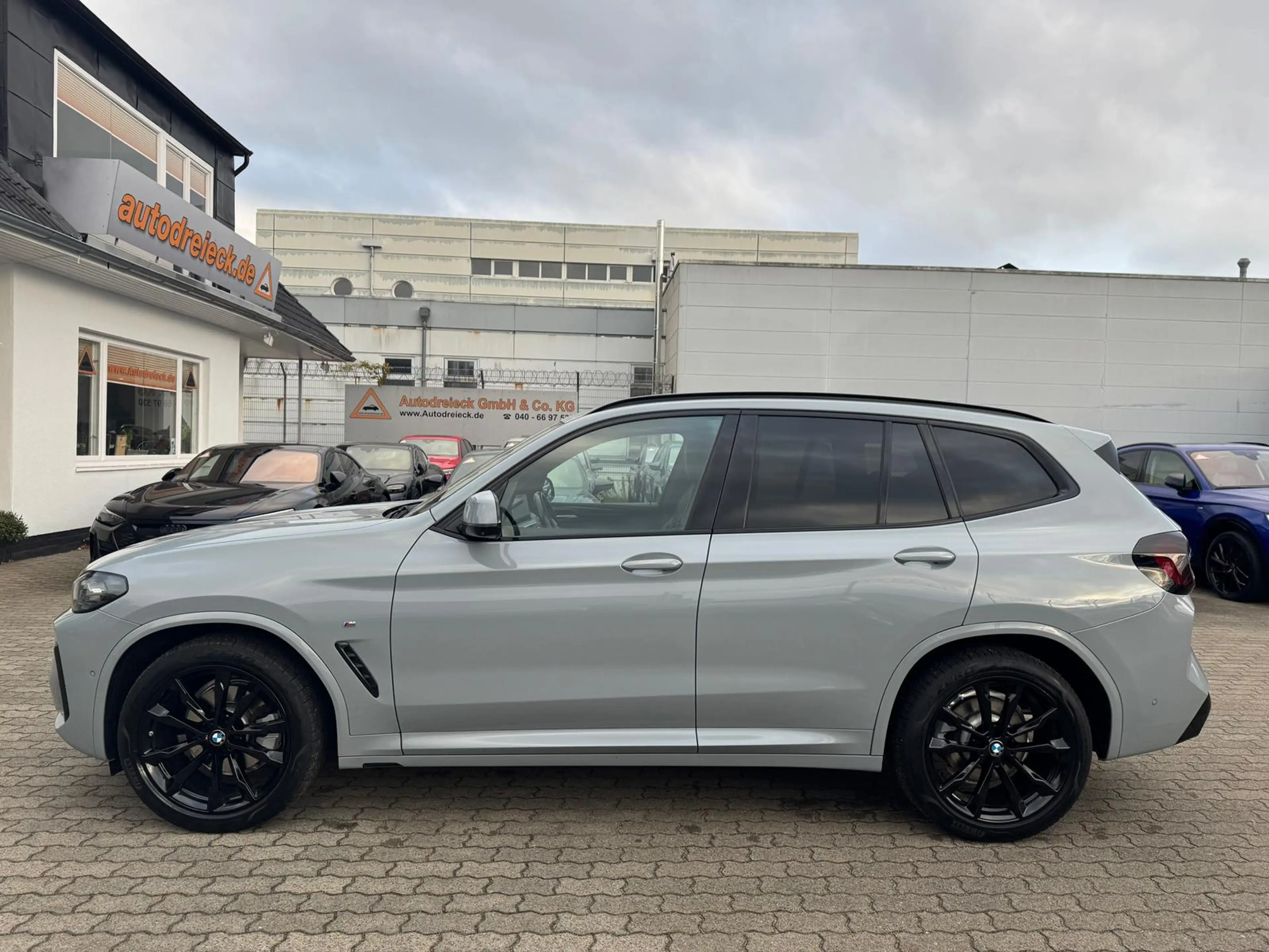 BMW X3 xDrive 20d M Sport AHK SHADOW 360° 20Z SHZ — photo 11