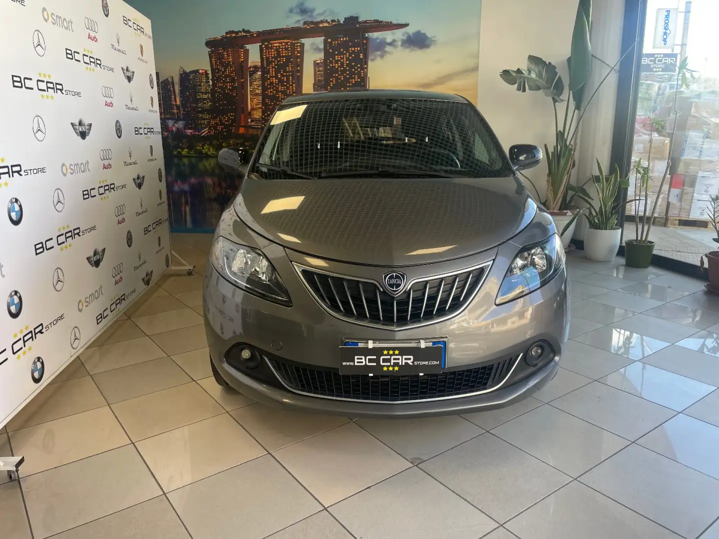 Lancia Ypsilon 1.0 Hybrid Gold *CAR PLAY*LED Gris - 2