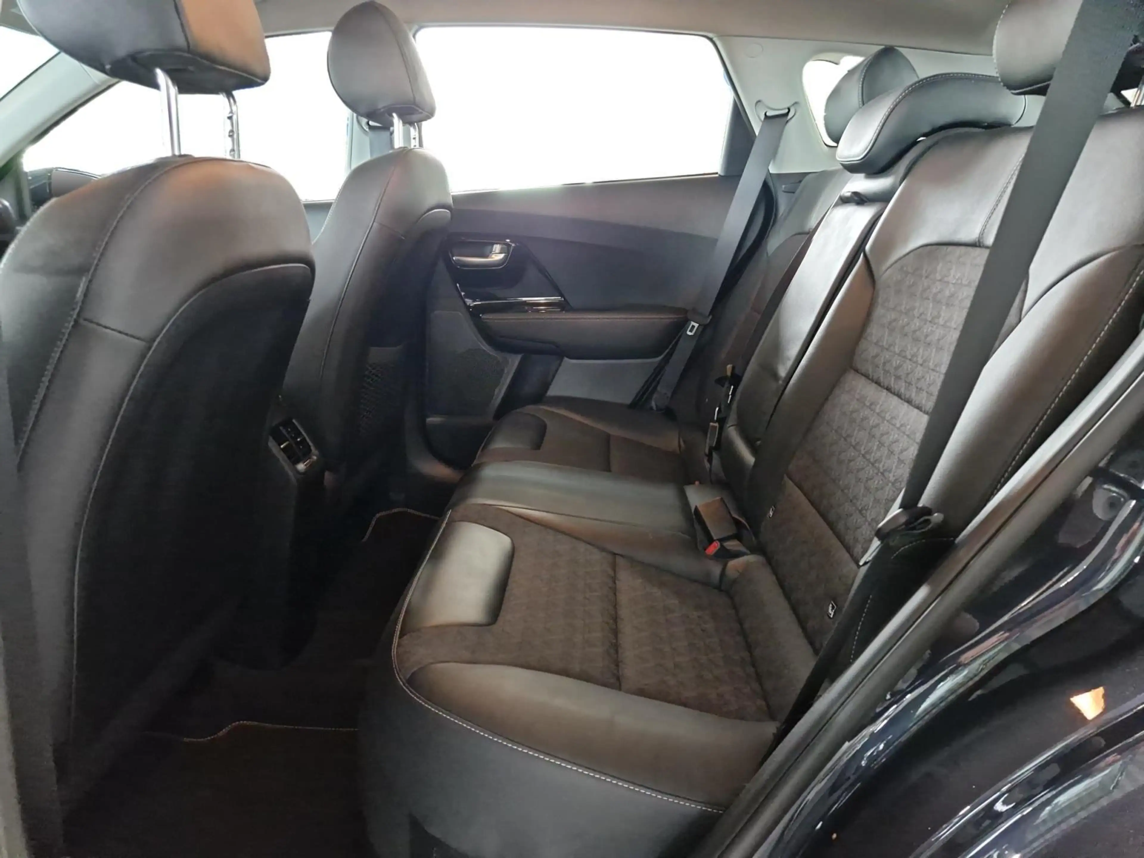 Kia Niro DynamicLine 1.6 GDi Hybrid 141pk | LAGE KM-STAND! — photo 15