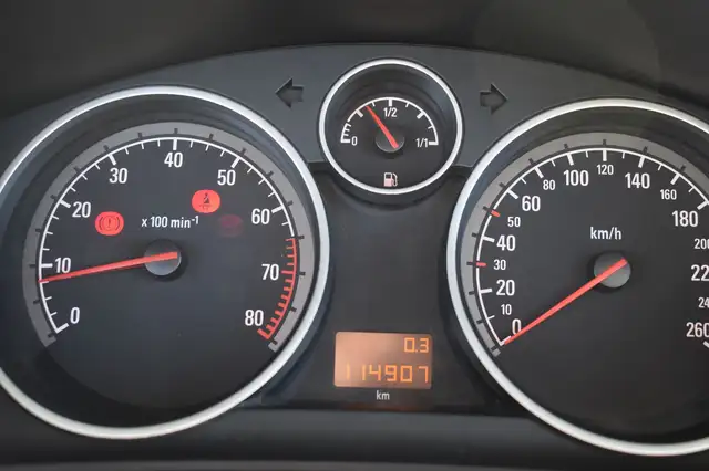 Opel Astra view 10