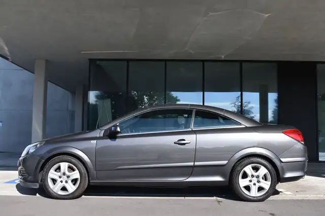 Opel Astra view 8