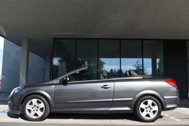 Opel Astra view 3