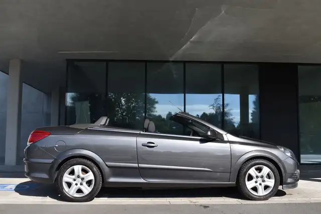 Opel Astra view 2